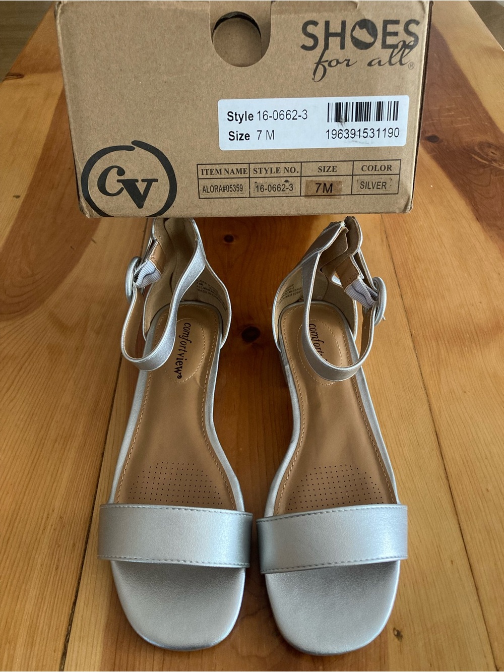 NWT Comfortview Silver Sandals Size 7